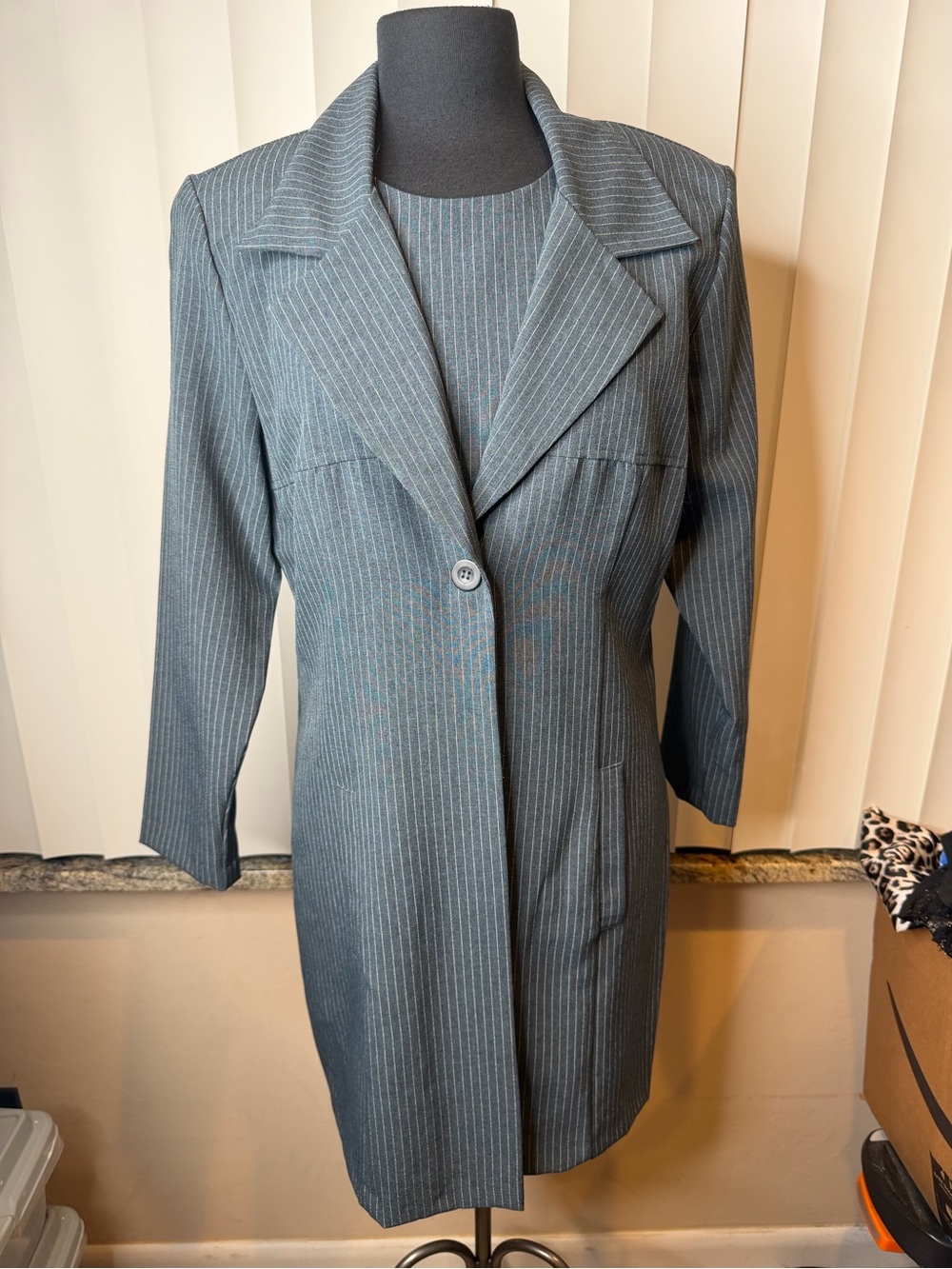 Lisa Jo, Dress Blazer Suit Vintage Gray Pinstripe Classic Sleeveless Size 11/12
